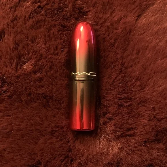 Mac Love Me Lipstick - Picture 2 of 4